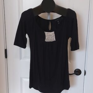Lovely Blouse Black w/ Cream Embroidered Accent on Front & Keyhole On Back SZ L
